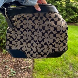 Elegant Black and Tan Women's Shoulder Bag